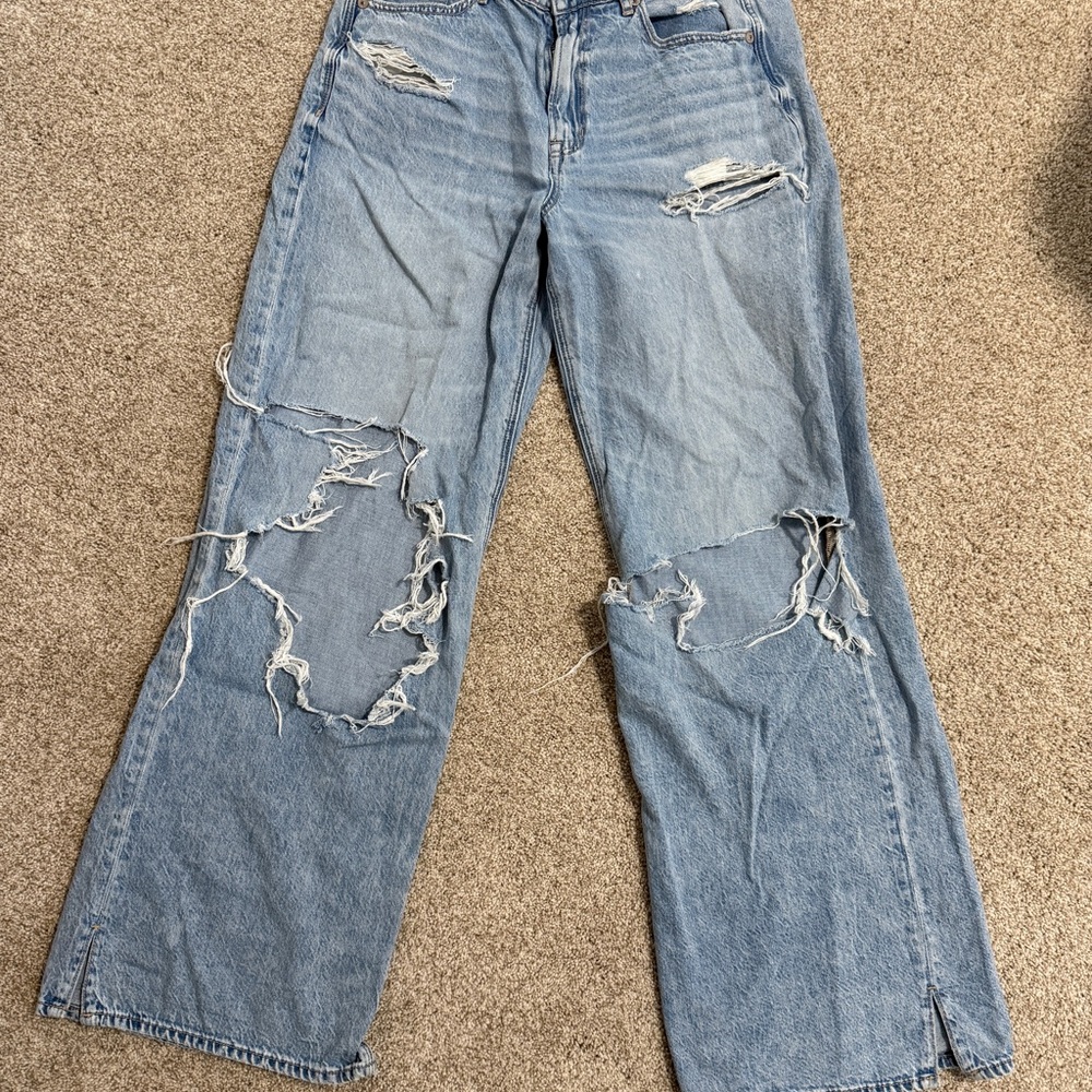 American Eagle Outfitters Light Blue Distressed Boyfriend Jeans